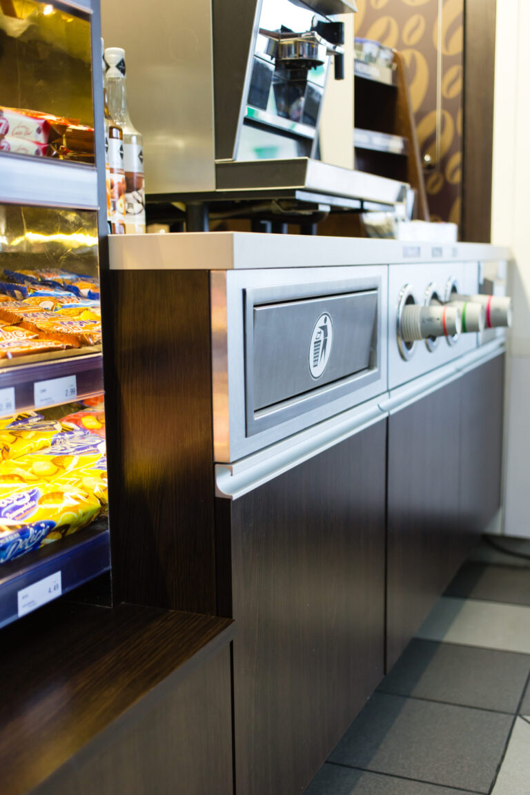 meble na wymiar do stacji paliw