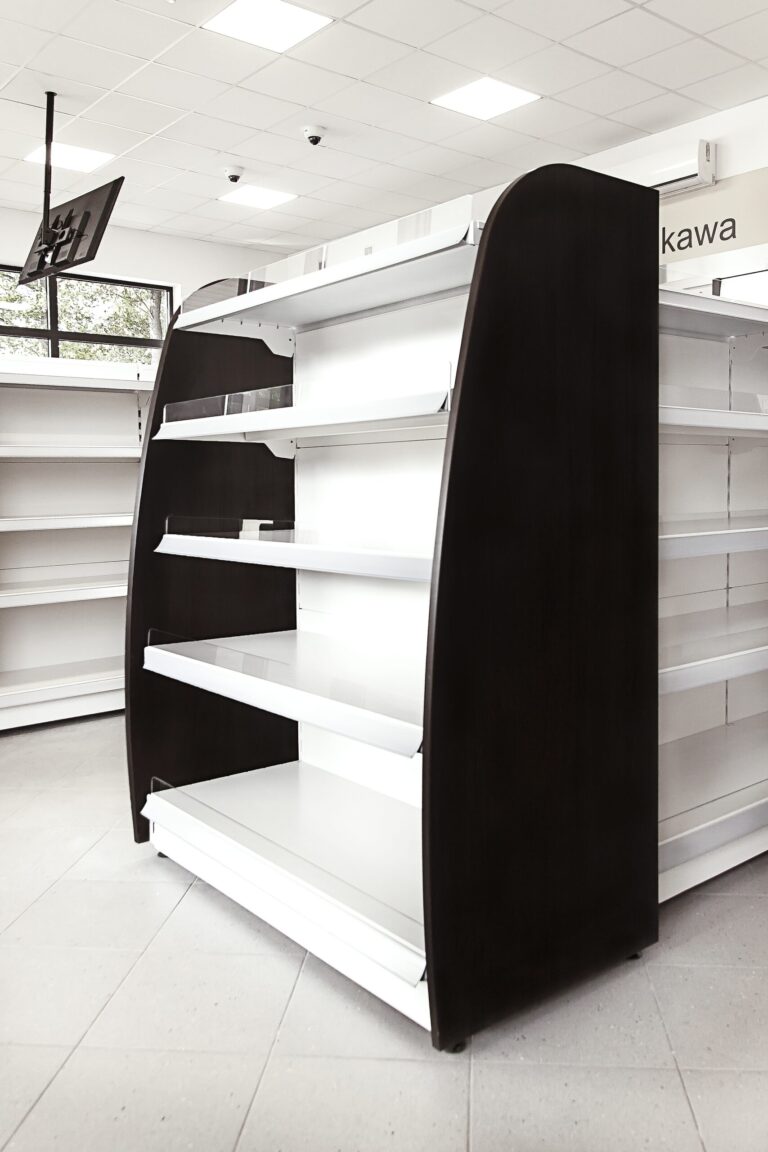 meble na wymiar do sklepu