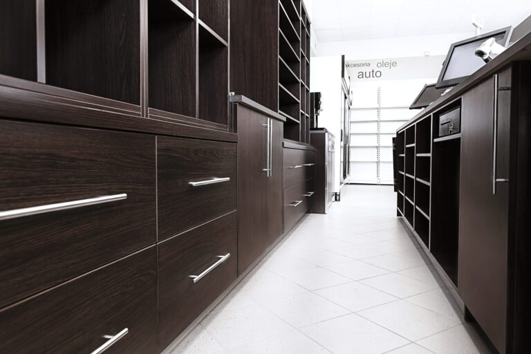 meble na wymiar do sklepu