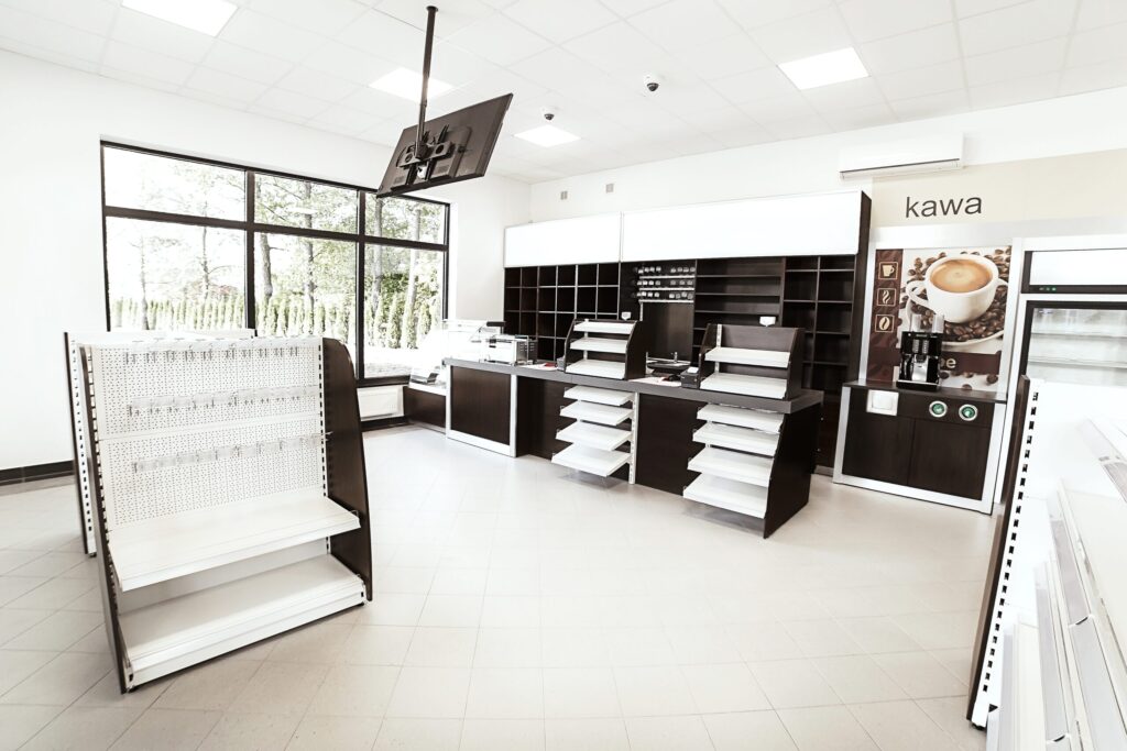 meble na wymiar do sklepu